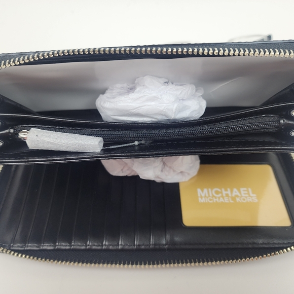 Michael Kors Jet Set Wristlet Wallet Travel Wallet New Authentic - Picture 5 of 6